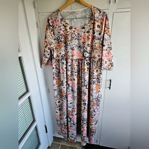 Flowery scoop neck dress Size XXL